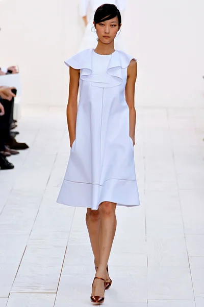 Look 10
